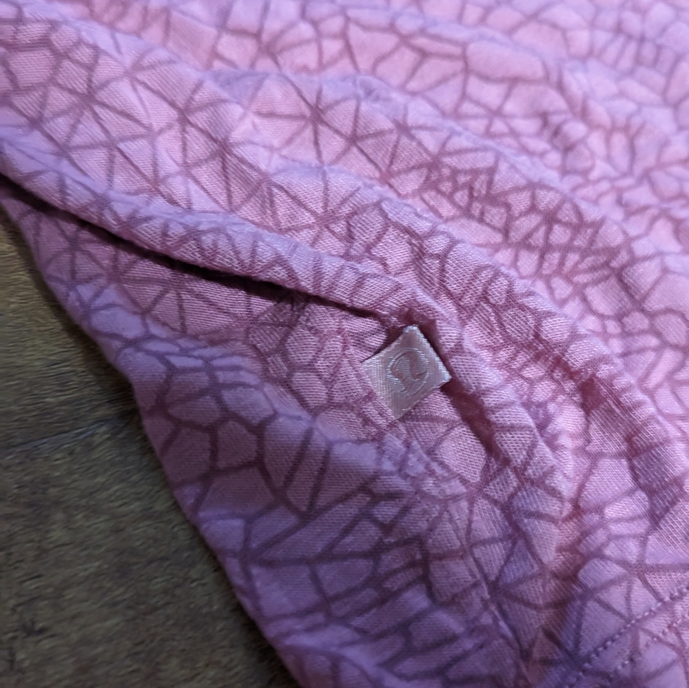 Lululemon shirt size 4